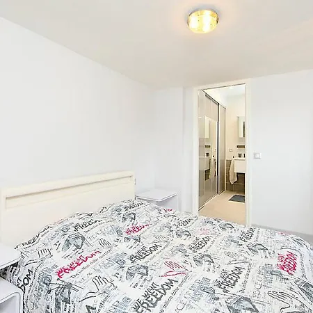 Les Termes Sleeps 8 Pool Air Con Wifi Vakantiehuis