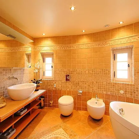 Les Termes Sleeps 8 Pool Air Con Wifi * Mandelieu