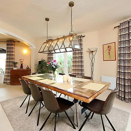 Les Termes Sleeps 8 Pool Air Con Wifi Mandelieu