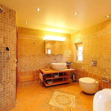 Holiday home Les Termes Sleeps 8 Pool Air Con Wifi
