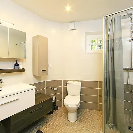 Les Termes Sleeps 8 Pool Air Con Wifi Holiday home