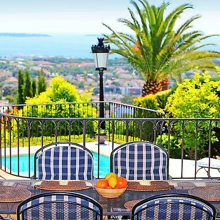 Holiday home Les Termes Sleeps 8 Pool Air Con Wifi *