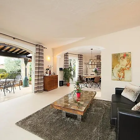 Les Termes Sleeps 8 Pool Air Con Wifi *